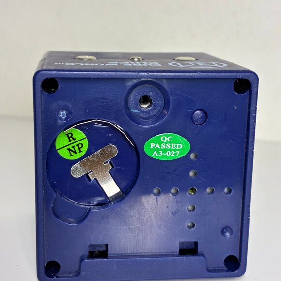 Radica Cube World CHIEF Series 3 Blue Cube 2005 Semi Working - Picture 5 of 5